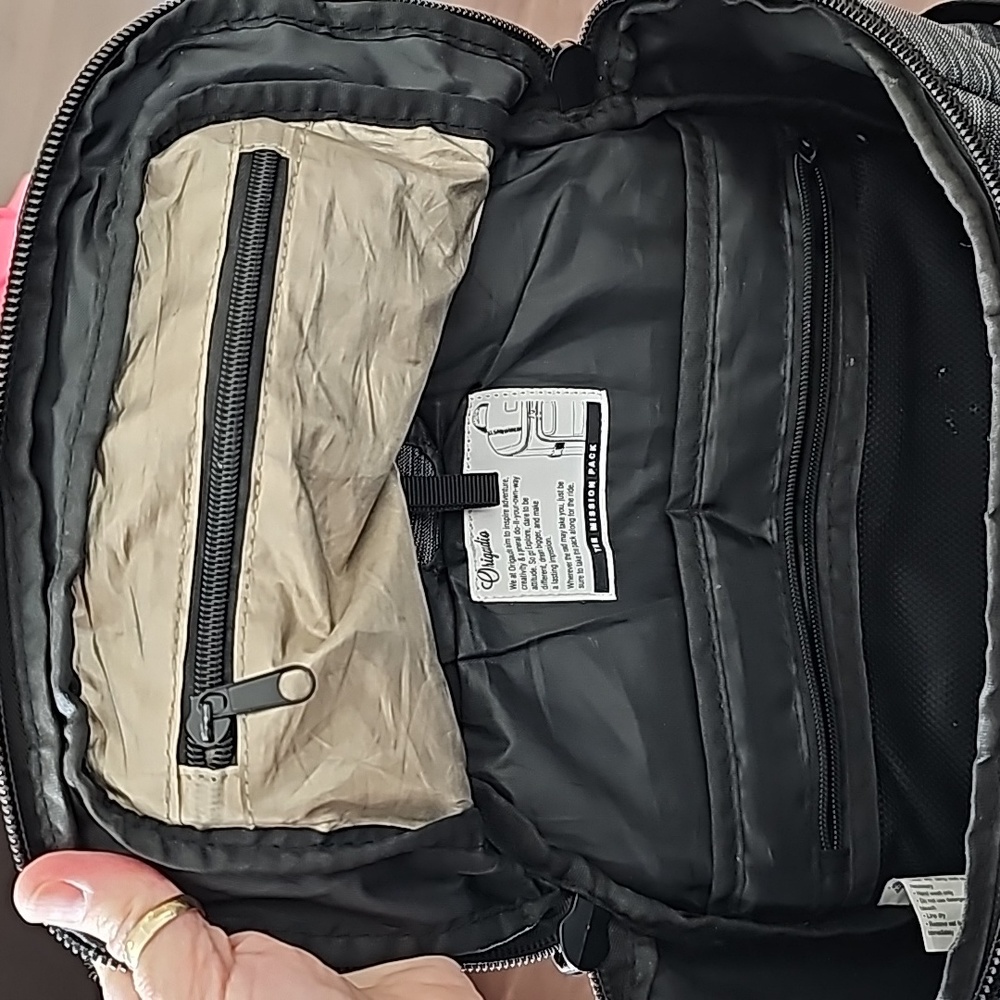 Toyota TRD backpack ( Tundra , Tacoma, Camry , 4 runner ) - Picture 3 of 4